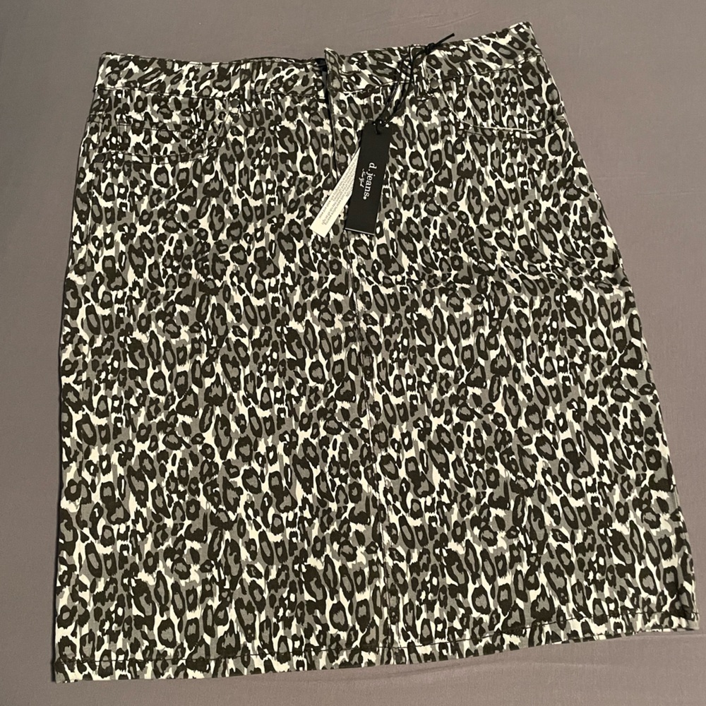 NWT d.jeans Leopard Print Skirt